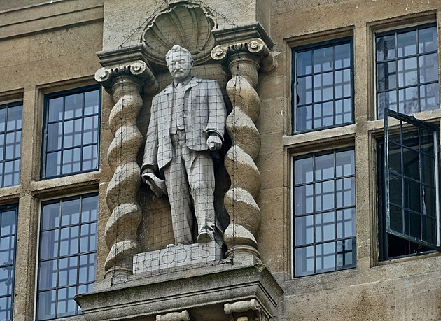 Akademici z Oxfordu odmítají učit. Vadí jim socha kolonialisty Rhodese