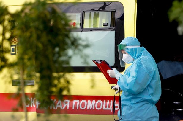 

Koronavirus ve světě: V Moskvě se musí povinně očkovat pracovníci ve službách, Komise schválila první plány obnovy

