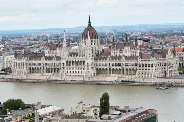 

Maďarský parlament i přes odpor veřejnosti schválil přípravné kroky ke vzniku čínské univerzity

