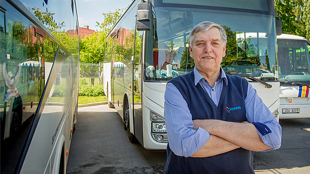 Češi by měli zvolnit, jinde jsou ohleduplnější, říká oceněný řidič autobusu