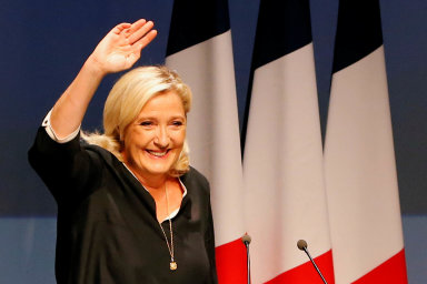 Místní volby ve Francii zatím ovládli konzervativci. Strana Le Penové zůstala za očekáváními, nedařilo se ani Macronovi
