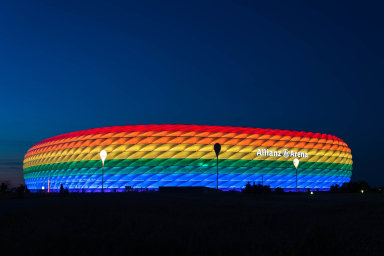 Evropská komise zasáhne proti maďarskému zákonu proti LGBT. Je ostudný, tvrdí von der Leyenová