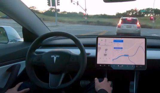 Tesla začíná nabízet předplatné plně autonomního řízení, účtuje si ale znovu i za hardware