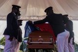Na Haiti pohřbili zavražděného prezidenta Moïseho. Obřadu předcházely násilnosti v ulicích