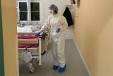 V pátek přibylo v Česku 192 případů covidu, méně než před týdnem. Stoupl ale počet hospitalizovaných