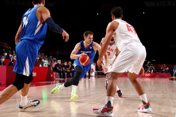 

Čeští basketbalisté v Tokiu vyhráli nad Íránem, ve středu je čeká Francie

