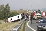 Při nehodě autobusu na chorvatské dálnici zemřelo deset lidí, 45 je zraněných. Jel z Německa do Kosova
