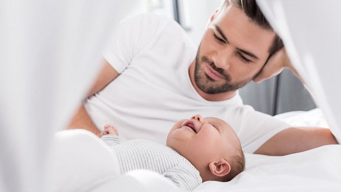 Otcovská dovolená se prodlouží, podmínkou u OSVČ je nemocenské pojištění