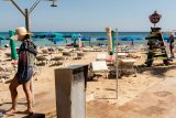 Provozovatelé bister na plážích ve Francii kritizují změny opatření. Od srpna musí hlídat covid pasy