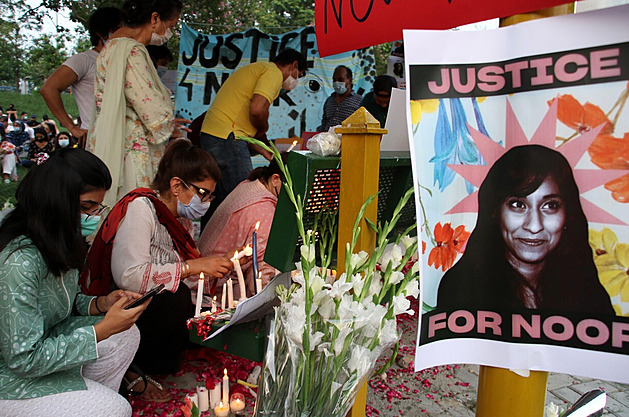 Muž uřízl dceři ambasadora hlavu, Pákistánce brutalita vehnala do ulic