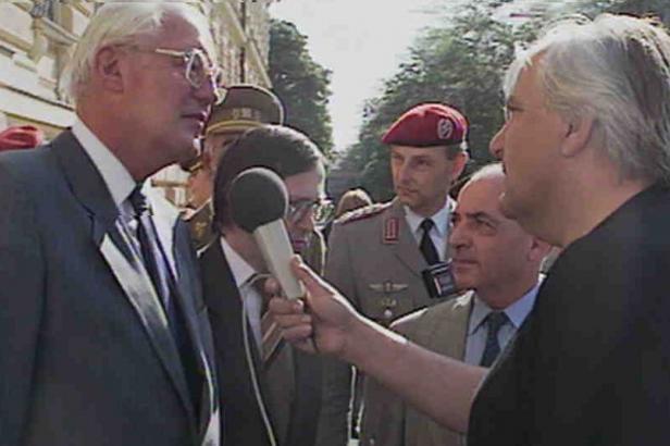 

30 let zpět: Ministr obrany SRN Gerhard Stoltenberg navštívil Československo


