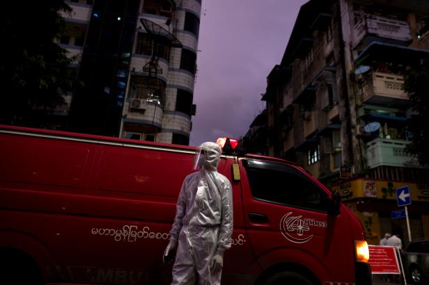 

Pandemie ve světě: Jihovýchodní Asii trápí růst nakažených. Některé firmy vyžadují očkování

