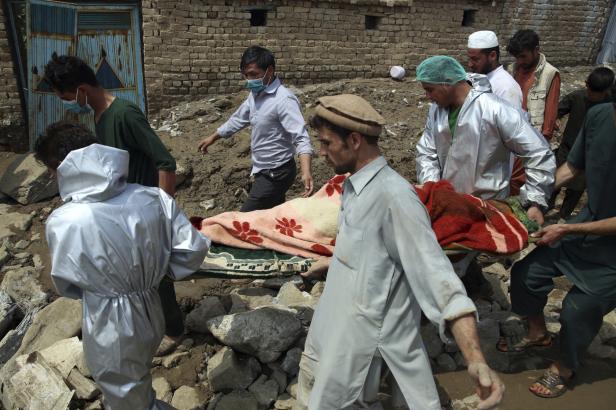 

Při bleskových povodních v Afghánistánu zemřelo podle Talibanu 150 lidí

