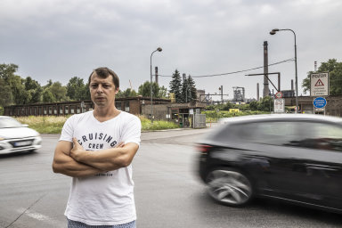Stát i kraj na nás kašlou, říká hasič a zklamaný volič ČSSD z ostravské čtvrti s nejnebezpečnějším vzduchem v Česku